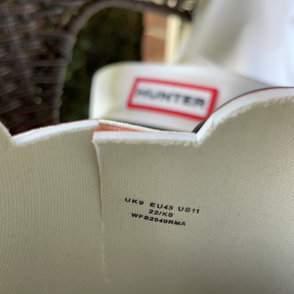 Color Block Chelsea Hunter Boots 11 - Picture 17 of 17